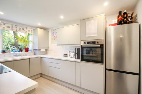3 bedroom apartment for sale, Highgate Court, Farnborough, Farnborough , GU14
