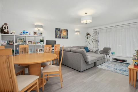 3 bedroom apartment for sale, Highgate Court, Farnborough, Farnborough , GU14