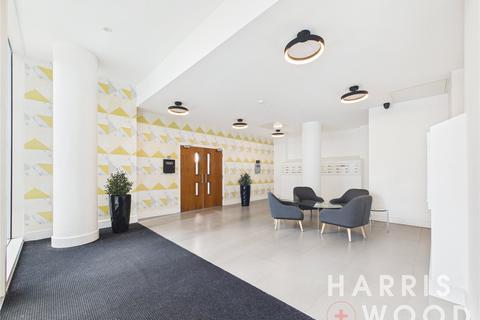 Studio to rent, Lincoln Plaza, London, E14