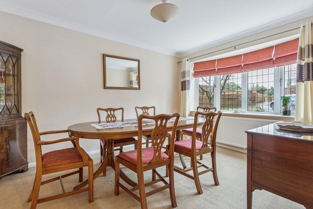 Dining Room/ Bed 5