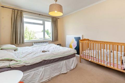 2 bedroom flat to rent, Graham Road, London SW19