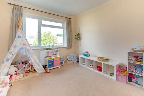 2 bedroom flat to rent, Graham Road, London SW19