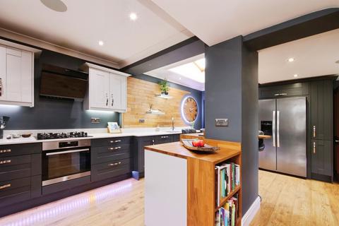 3 bedroom semi-detached house for sale, Langdale Avenue, York