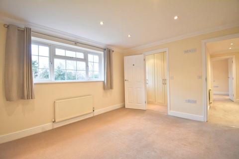 undefined, Midway, Walton-on-Thames, KT12