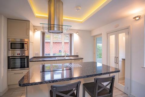 2 bedroom detached bungalow for sale, Pickersleigh Road, Malvern, Worcestershire, WR14