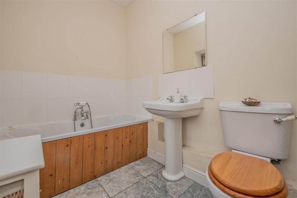 Family Bathroom / WC: