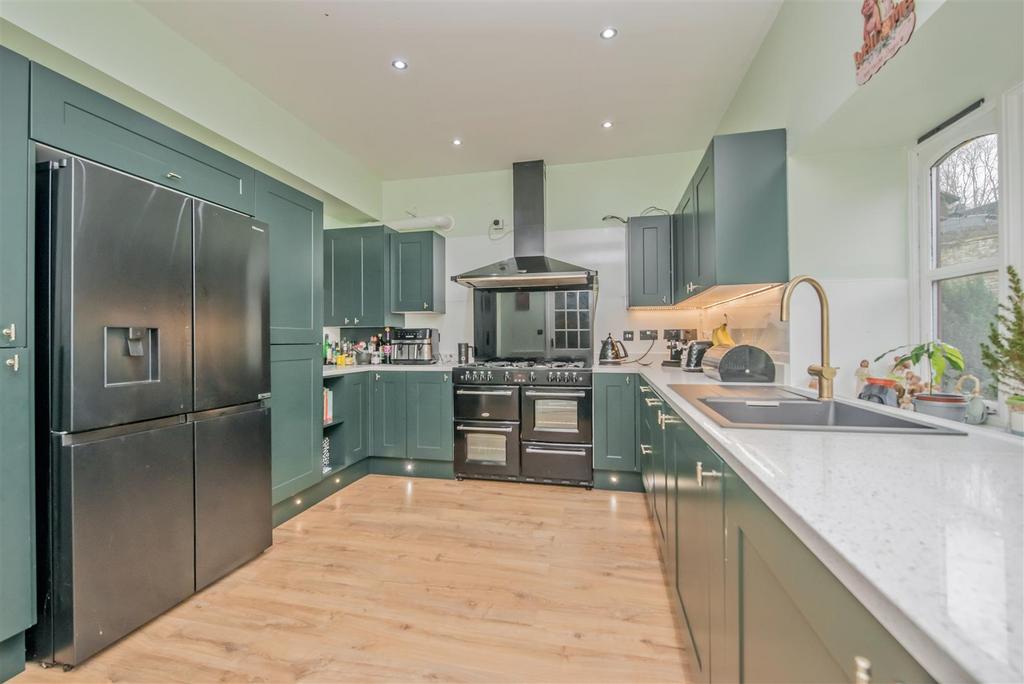 Fitted Kitchen: