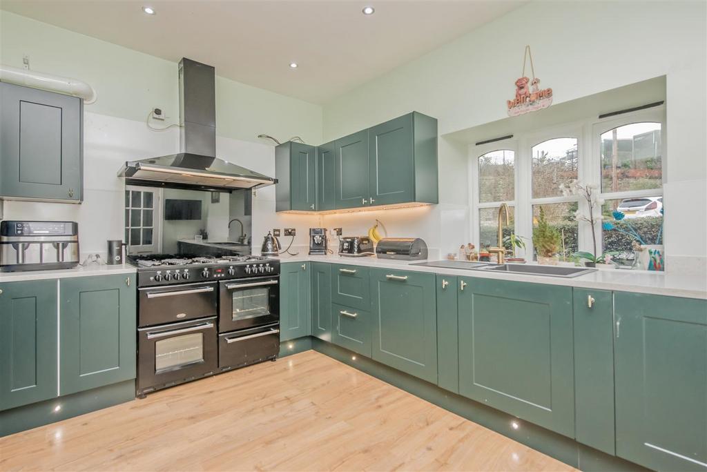 Fitted Kitchen: