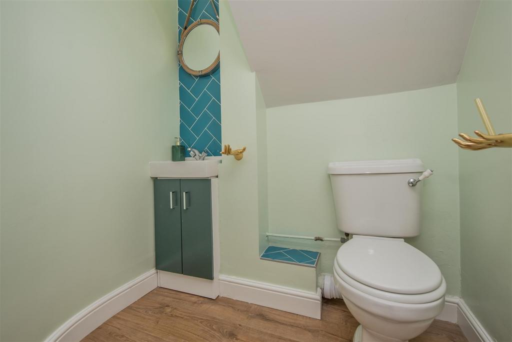 Cloakroom / Wc: