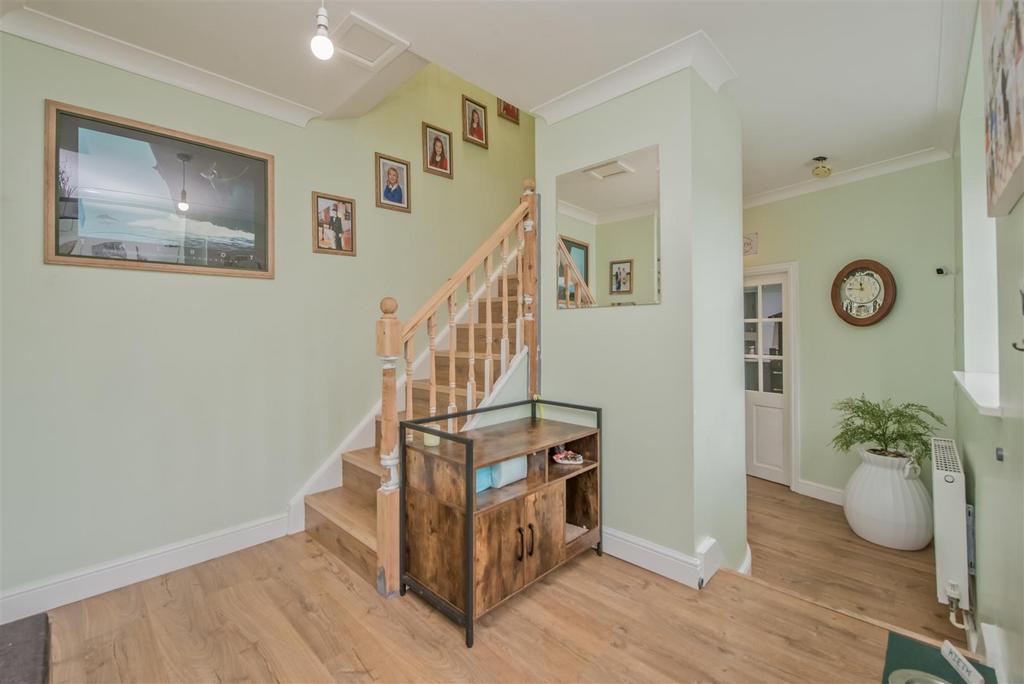 Entrance Hallway: