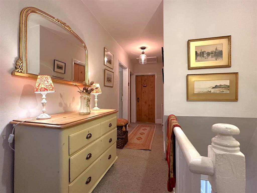 First Floor Landing 693