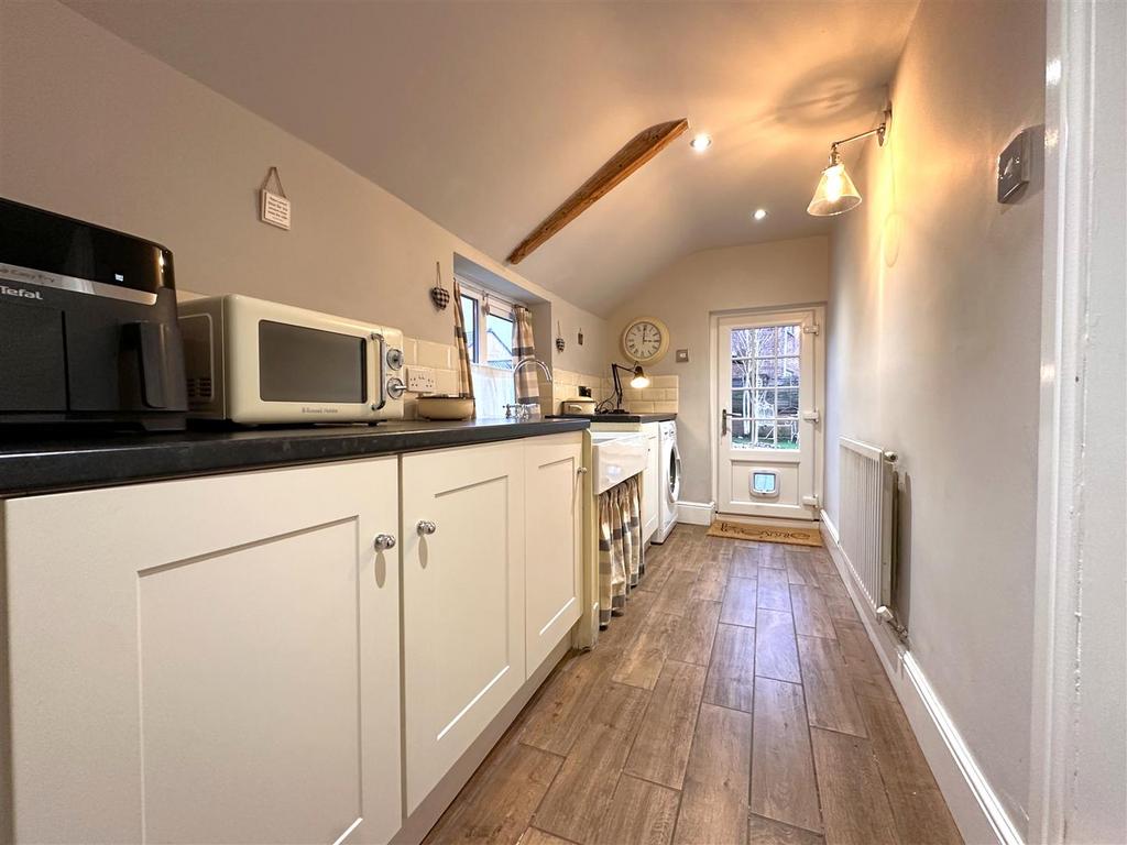 Utility Room 817