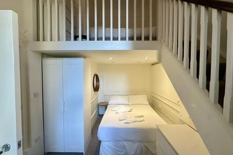 undefined, Cromwell Road, South Kensington, London, SW7