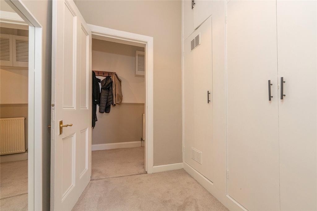 Hall Alt
