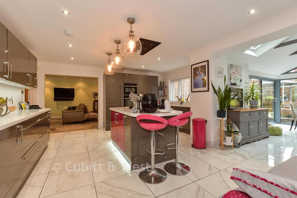 Kitchen/ Family Area