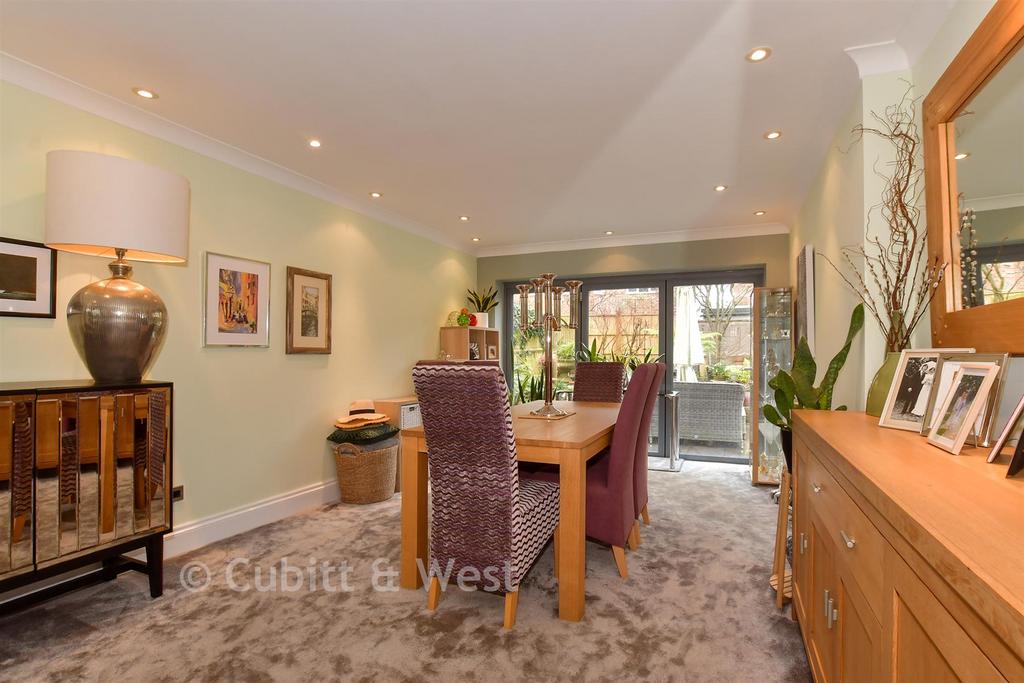 Lounge/Dining Room