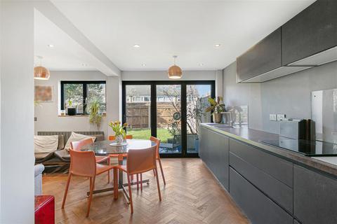 undefined, Willow Bank, Richmond TW10