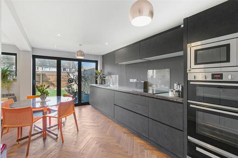 undefined, Willow Bank, Richmond TW10