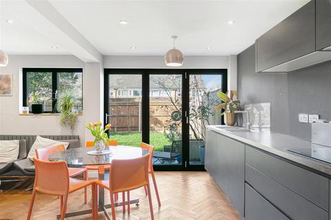 undefined, Willow Bank, Richmond TW10