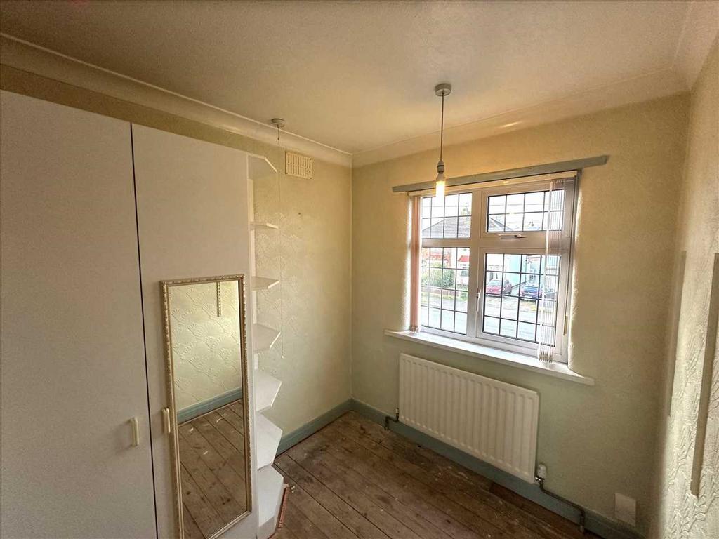 Rear bedroom 2: