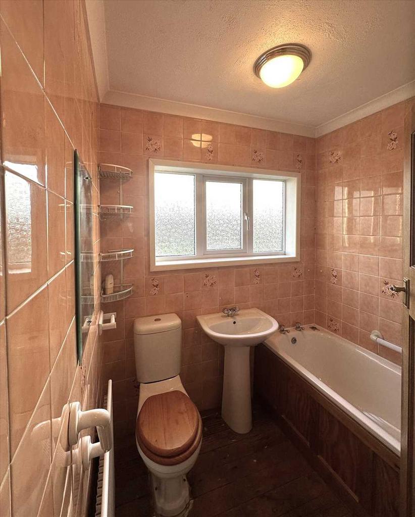 Family bathroom: