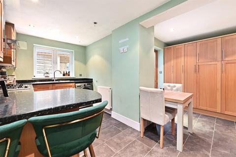 4 bedroom end of terrace house for sale, Nightingale Drive, Camberley GU16