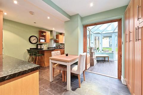 4 bedroom end of terrace house for sale, Nightingale Drive, Camberley GU16