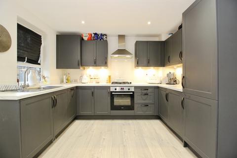 3 bedroom semi-detached house for sale, Reservoir View, East Ardsley, Wakefield
