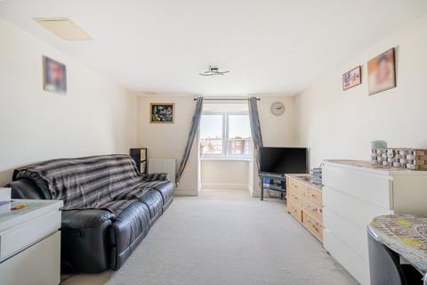 1 bedroom flat for sale, Greenview Drive, Raynes Park, London, SW20