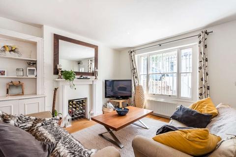 3 bedroom flat to rent, Auckland Road London SW11