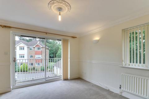2 bedroom flat to rent, St. Charles Court, St. Charles Place, Weybridge, KT13