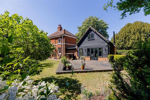 4 bedroom detached house for sale, Church Road, Henlow SG16