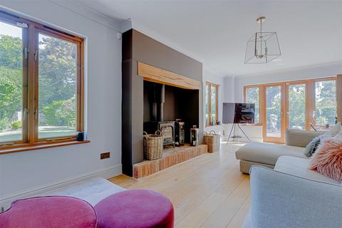 4 bedroom detached house for sale, Church Road, Henlow SG16