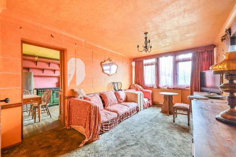 2 bedroom flat for sale, Comber Close, Dollis Hill, London, NW2