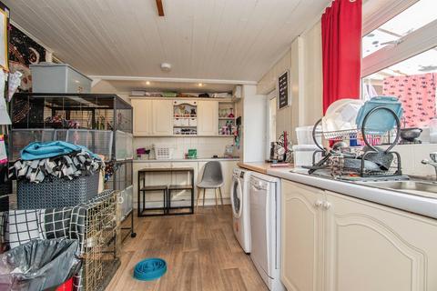 3 bedroom end of terrace house for sale, Cheaton Close, Leominster