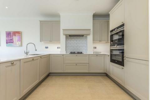 4 bedroom house to rent, Barrons Chase, Richmond TW10