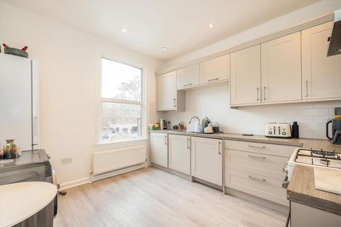 undefined, London Road, Twickenham TW1