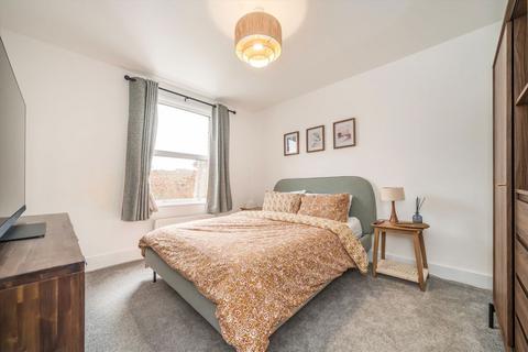 undefined, London Road, Twickenham TW1