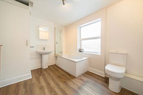undefined, London Road, Twickenham TW1