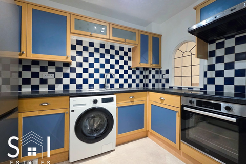 2 bedroom flat for sale, Staines Road West, Sunbury-on-thames, TW16 7BF