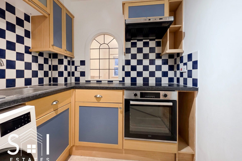 2 bedroom flat for sale, Staines Road West, Sunbury-on-thames, TW16 7BF