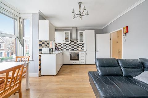 2 bedroom flat for sale, Warwick Road, London