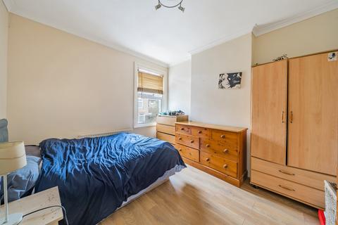2 bedroom flat for sale, Warwick Road, London
