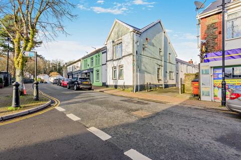 4 bedroom end of terrace house for sale, Commercial Street, Ystradgynlais SA9