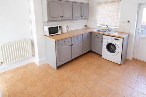2 bedroom house to rent, Manthorpe Road, Grantham NG31