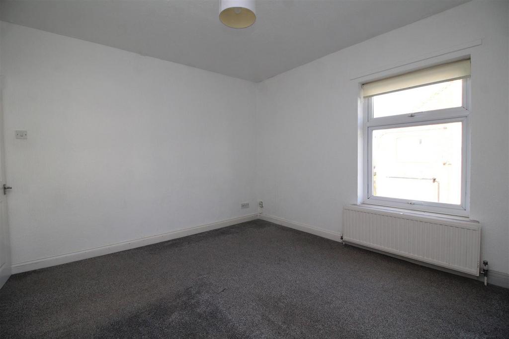 Bedroom 1 .JPG