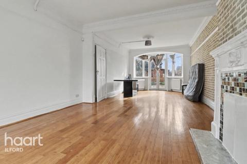 4 bedroom terraced house to rent, Ashburton Avenue, Ilford