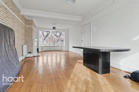 4 bedroom terraced house to rent, Ashburton Avenue, Ilford