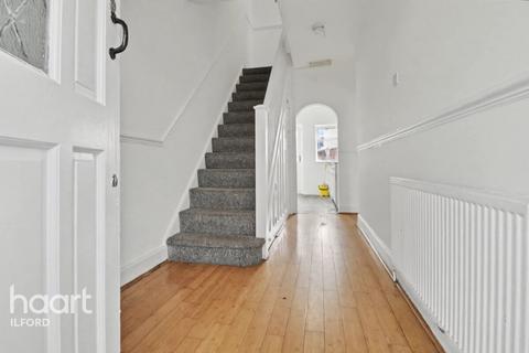 4 bedroom terraced house to rent, Ashburton Avenue, Ilford
