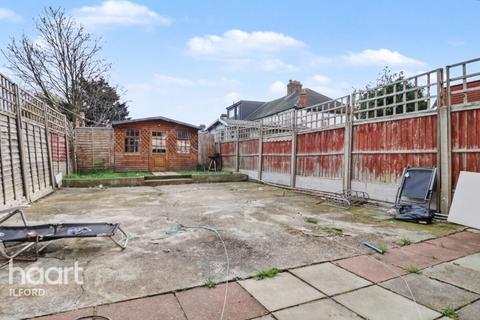 4 bedroom terraced house to rent, Ashburton Avenue, Ilford